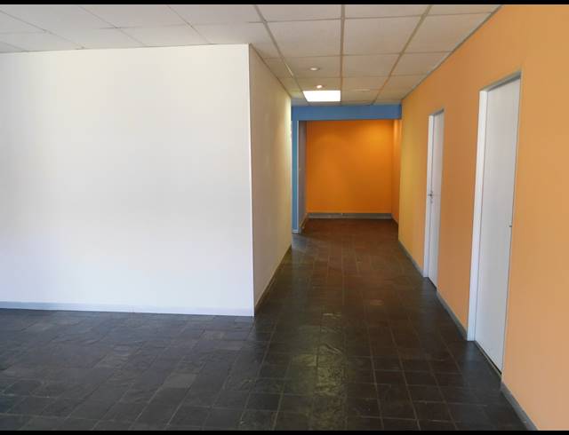 375M² OFFICE TO LET IN HYDE PARK